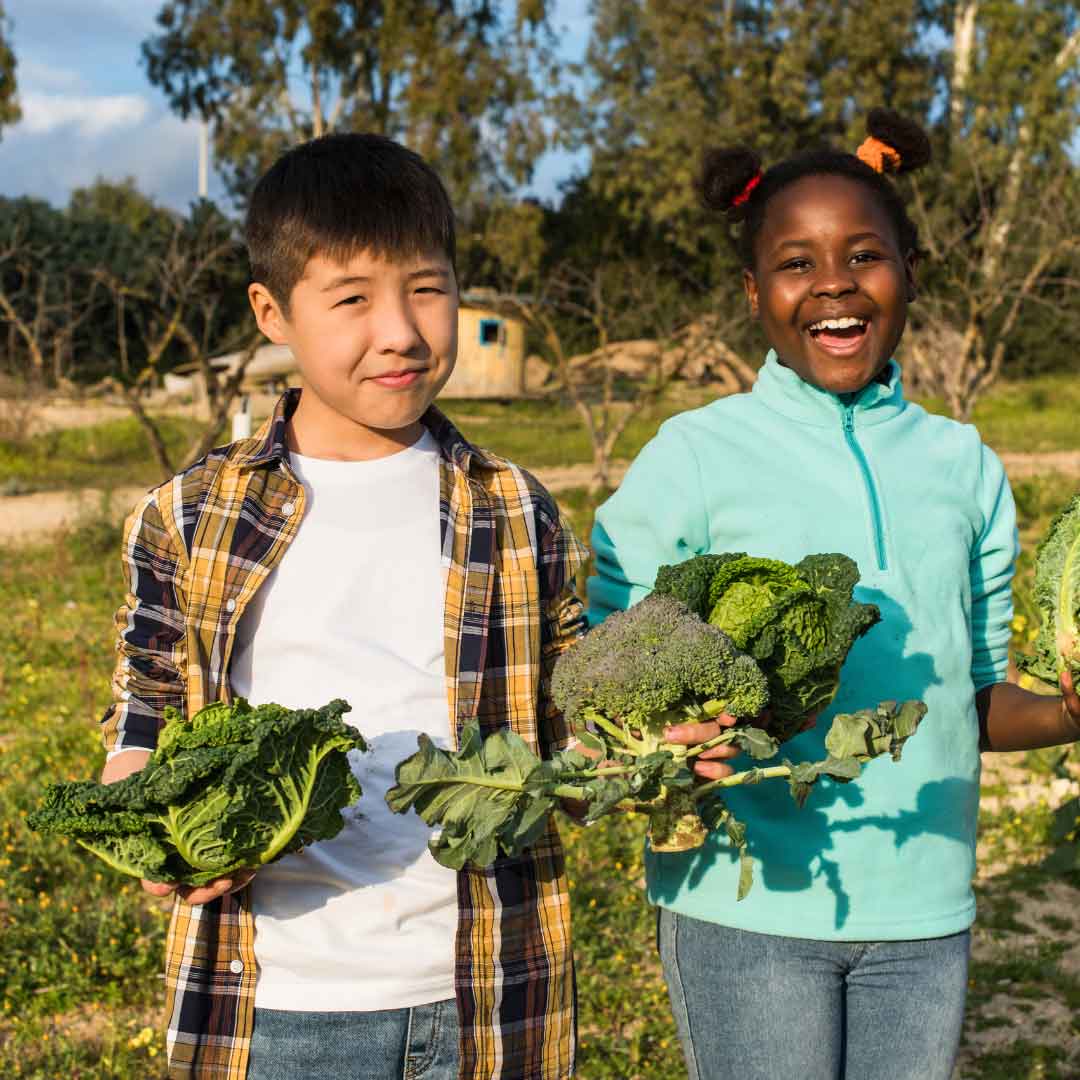 kids with vegetables