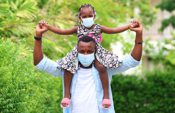 a father holding his dauther on his sholders
