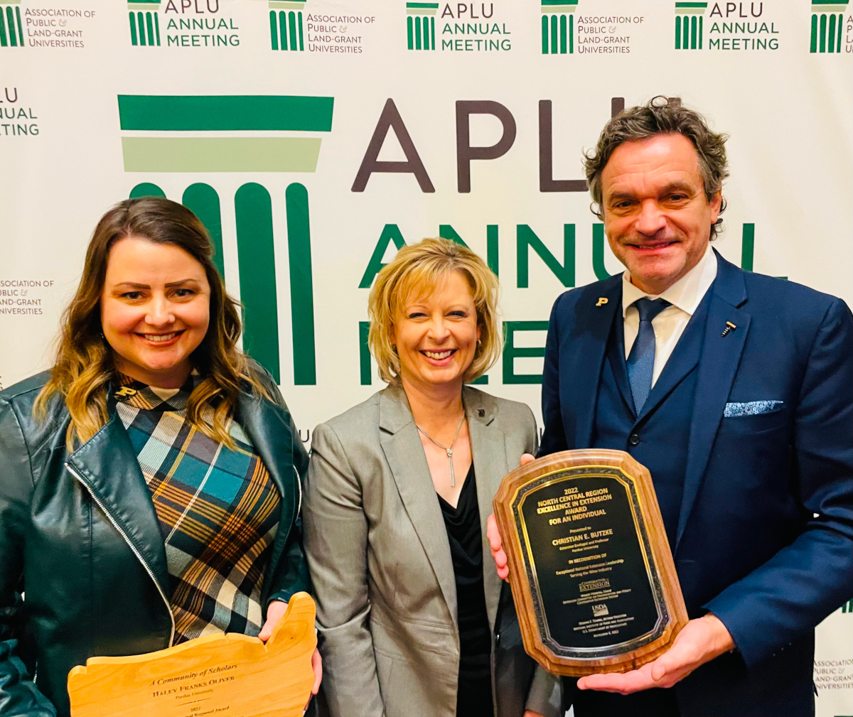 Christian Butzke receiving 2022 APLU North Central Region Excellence in Extension Award