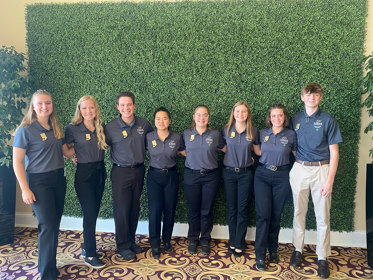 4-H ambassadors for Indiana 4-H pose for photo.